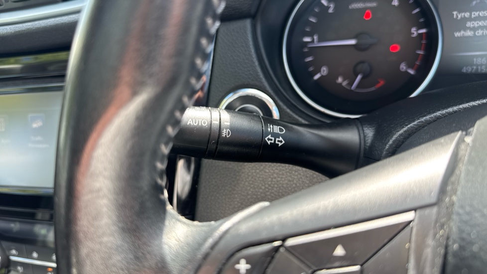 Nissan Qashqai 1.5 dCi N-Connecta 5dr Diesel Hatchback - Image 34
