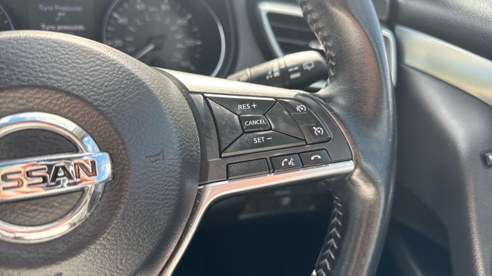 Nissan Qashqai 1.5 dCi N-Connecta 5dr Diesel Hatchback - Image 36
