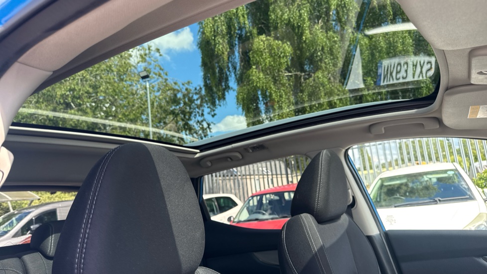 Nissan Qashqai 1.5 dCi N-Connecta 5dr Diesel Hatchback - Image 40