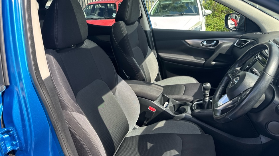 Nissan Qashqai 1.5 dCi N-Connecta 5dr Diesel Hatchback - Image 41