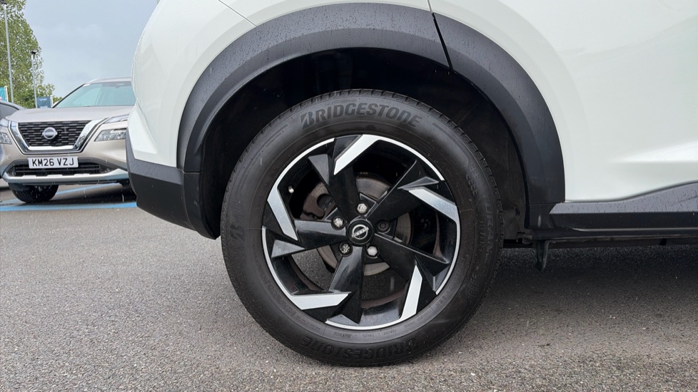 Nissan Juke 1.0 DiG-T 114 N-Connecta 5dr DCT Petrol Hatchback - Image 7