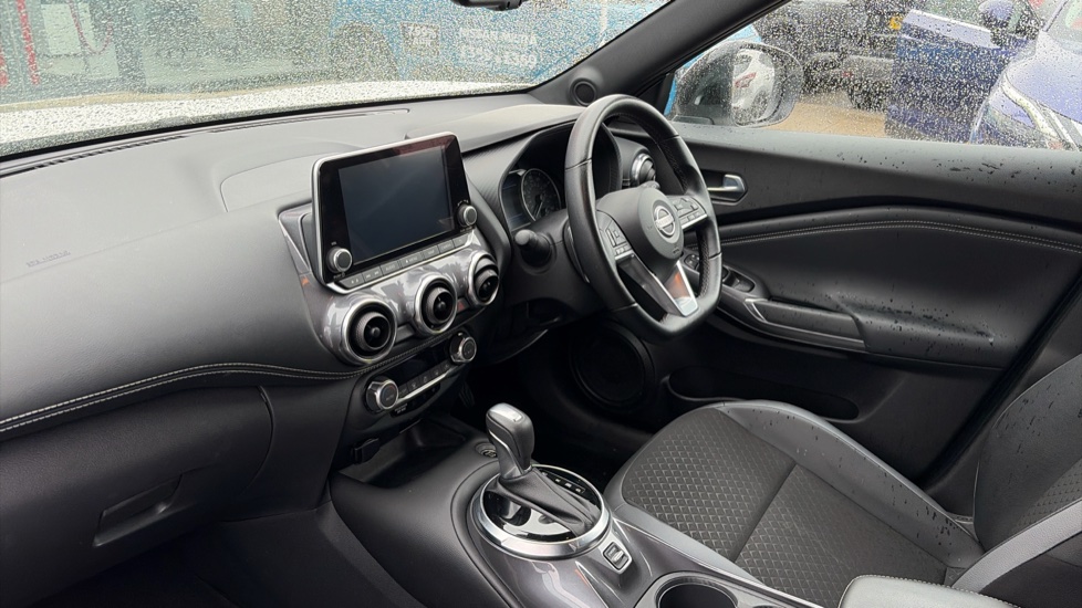 Nissan Juke 1.0 DiG-T 114 N-Connecta 5dr DCT Petrol Hatchback - Image 9