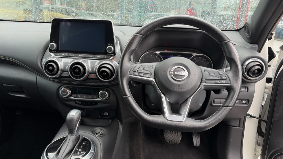 Nissan Juke 1.0 DiG-T 114 N-Connecta 5dr DCT Petrol Hatchback - Image 10
