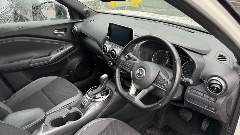 Nissan Juke 1.0 DiG-T 114 N-Connecta 5dr DCT Petrol Hatchback - Image 11