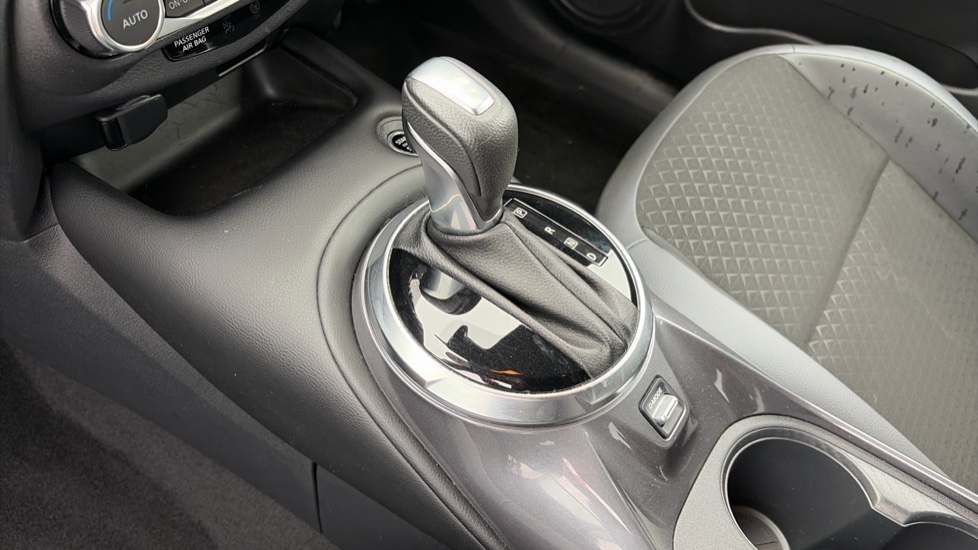 Nissan Juke 1.0 DiG-T 114 N-Connecta 5dr DCT Petrol Hatchback - Image 13