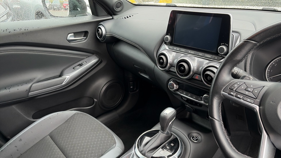 Nissan Juke 1.0 DiG-T 114 N-Connecta 5dr DCT Petrol Hatchback - Image 14