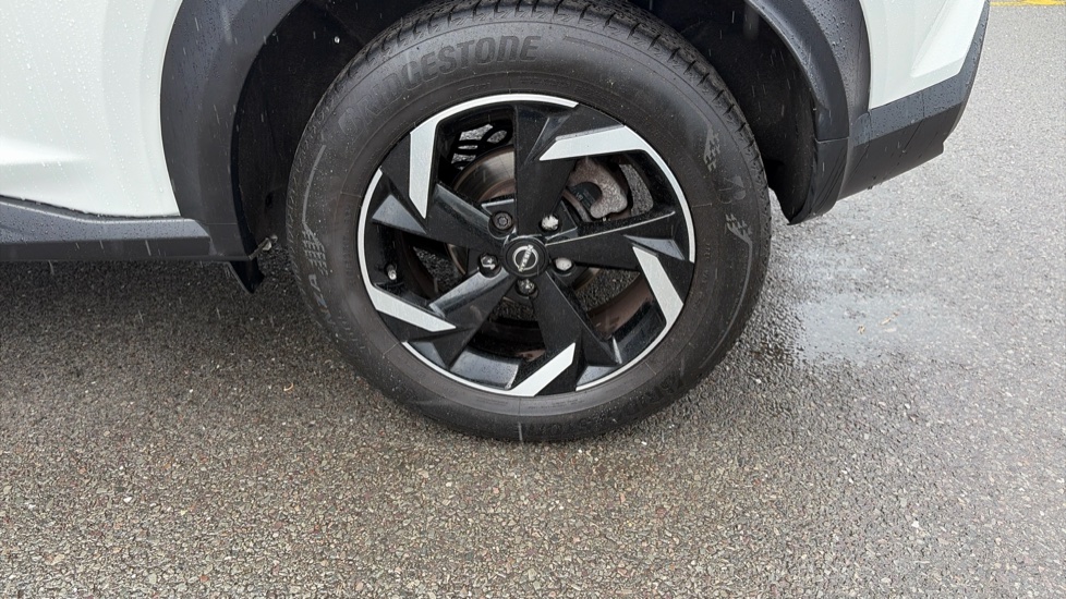 Nissan Juke 1.0 DiG-T 114 N-Connecta 5dr DCT Petrol Hatchback - Image 29