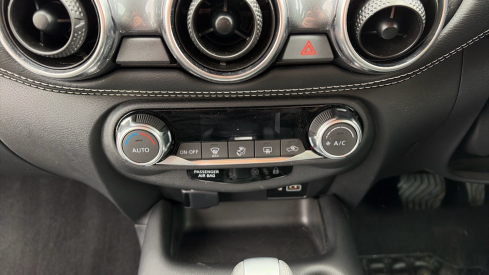 Nissan Juke 1.0 DiG-T 114 N-Connecta 5dr DCT Petrol Hatchback - Image 33
