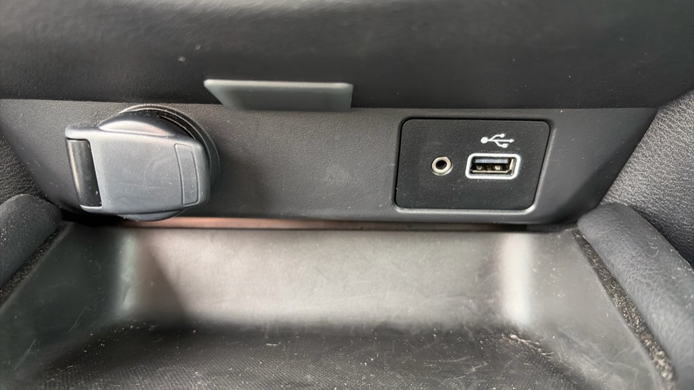 Nissan Juke 1.0 DiG-T 114 N-Connecta 5dr DCT Petrol Hatchback - Image 34