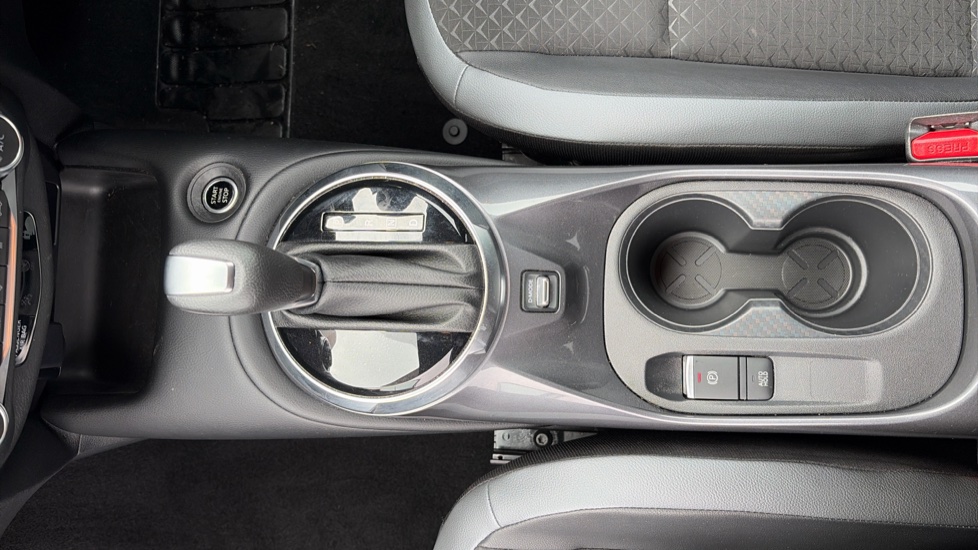 Nissan Juke 1.0 DiG-T 114 N-Connecta 5dr DCT Petrol Hatchback - Image 35
