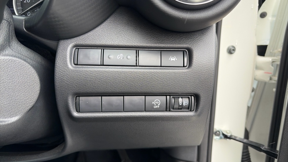 Nissan Juke 1.0 DiG-T 114 N-Connecta 5dr DCT Petrol Hatchback - Image 43