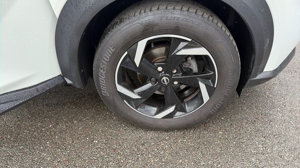 Nissan Juke 1.0 DiG-T 114 N-Connecta 5dr DCT Petrol Hatchback - Image 45