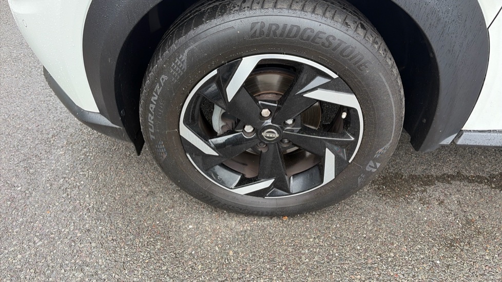 Nissan Juke 1.0 DiG-T 114 N-Connecta 5dr DCT Petrol Hatchback - Image 46