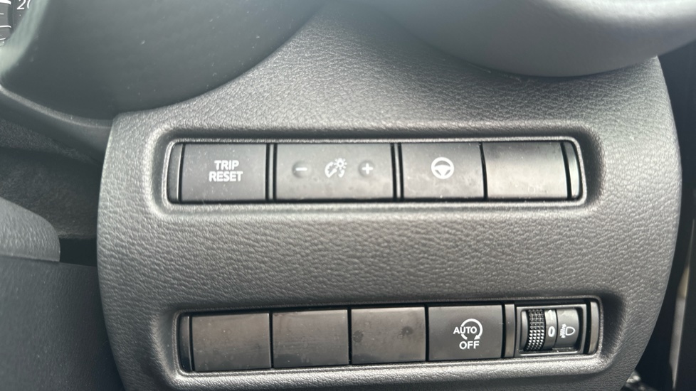 Nissan Juke 1.0 DiG-T Tekna 5dr DCT Petrol Hatchback - Image 22