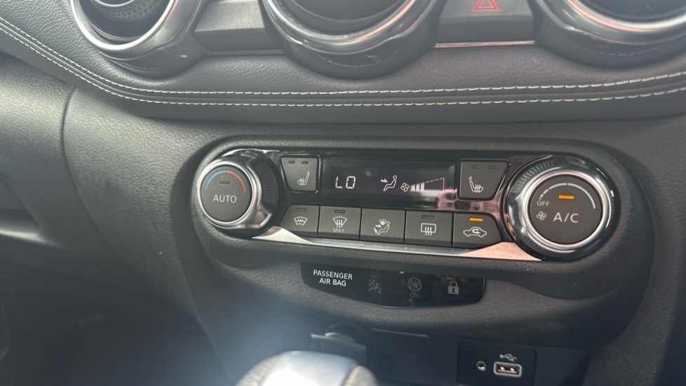 Nissan Juke 1.0 DiG-T Tekna 5dr DCT Petrol Hatchback - Image 32