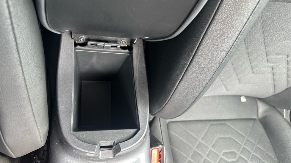 Nissan Juke 1.0 DiG-T Tekna 5dr DCT Petrol Hatchback - Image 38