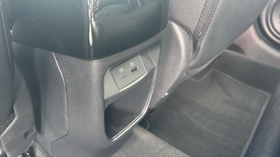 Nissan Juke 1.0 DiG-T Tekna 5dr Petrol Hatchback - Image 23