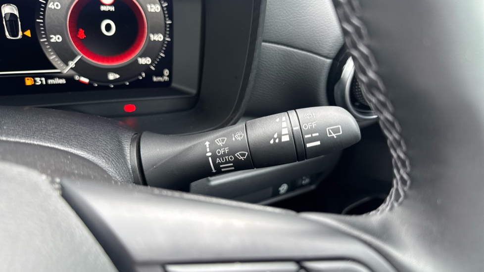 Nissan Juke 1.0 DiG-T Tekna 5dr Petrol Hatchback - Image 28