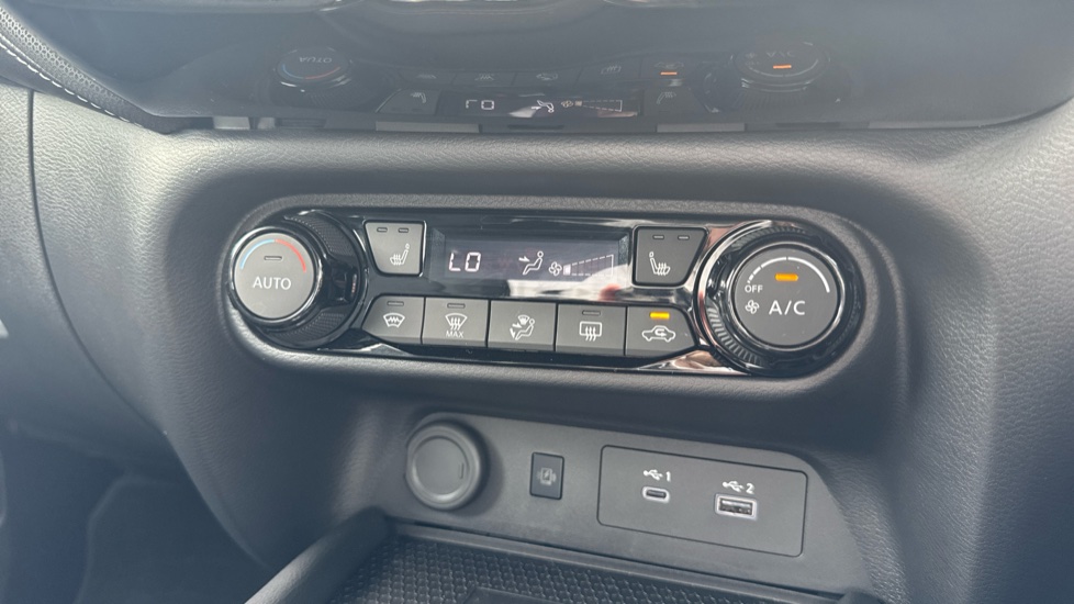 Nissan Juke 1.0 DiG-T Tekna 5dr Petrol Hatchback - Image 34