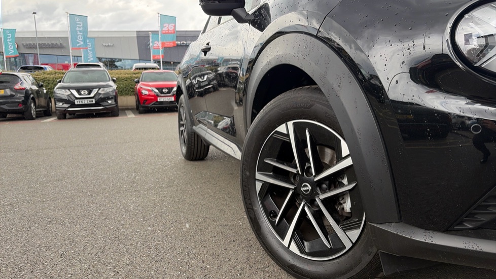 Nissan Juke 1.0 DiG-T N-Connecta 5dr Petrol Hatchback - Image 8