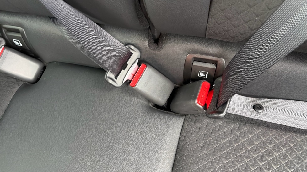 Nissan Juke 1.0 DiG-T N-Connecta 5dr Petrol Hatchback - Image 17