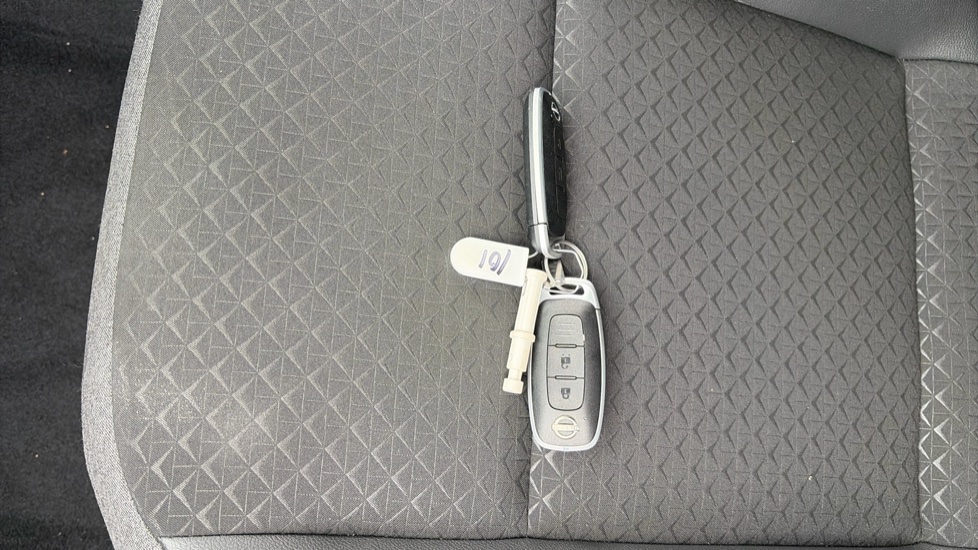 Nissan Juke 1.0 DiG-T N-Connecta 5dr Petrol Hatchback - Image 20