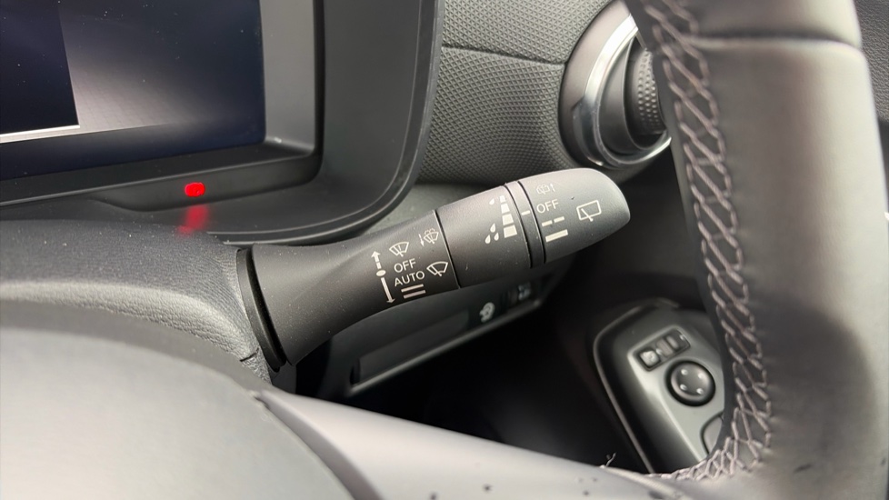 Nissan Juke 1.0 DiG-T N-Connecta 5dr Petrol Hatchback - Image 23
