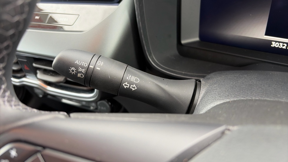 Nissan Juke 1.0 DiG-T N-Connecta 5dr Petrol Hatchback - Image 24