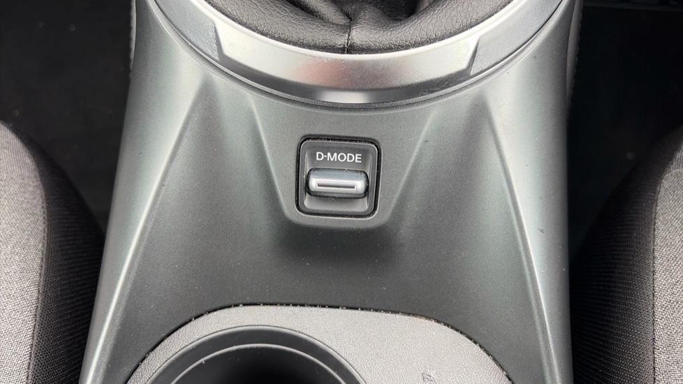 Nissan Juke 1.0 DiG-T N-Connecta 5dr Petrol Hatchback - Image 27