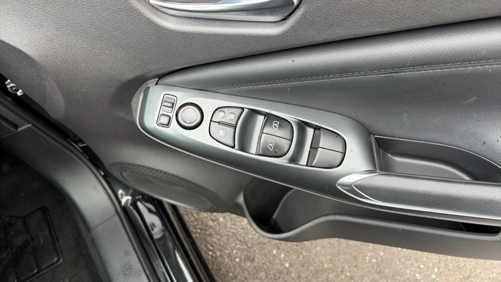 Nissan Juke 1.0 DiG-T N-Connecta 5dr Petrol Hatchback - Image 33