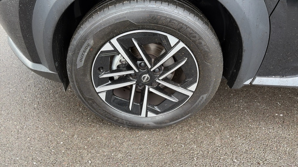 Nissan Juke 1.0 DiG-T N-Connecta 5dr Petrol Hatchback - Image 40