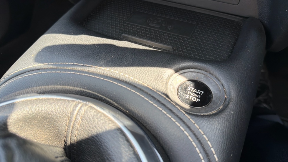 Nissan Juke 1.0 DiG-T Tekna 5dr Petrol Hatchback - Image 40