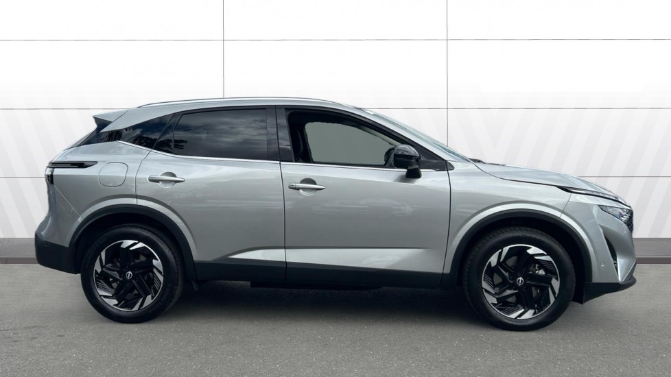Nissan Qashqai 1.5 E-Power 205 N-Connecta [Glass Roof] 5dr Auto Hybrid Hatchback - Image 5