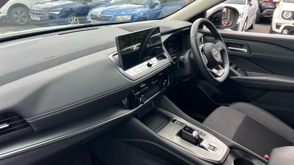Nissan Qashqai 1.5 E-Power 205 N-Connecta [Glass Roof] 5dr Auto Hybrid Hatchback - Image 9