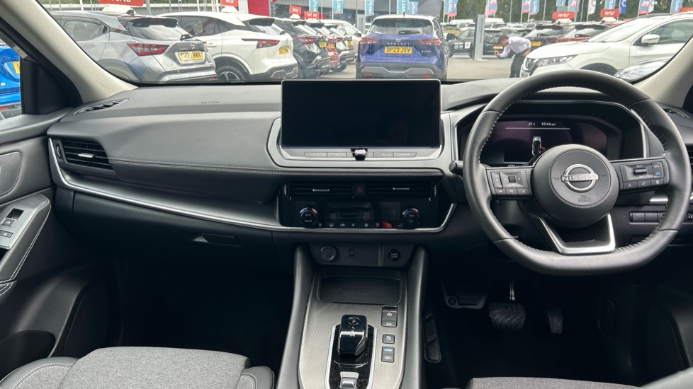Nissan Qashqai 1.5 E-Power 205 N-Connecta [Glass Roof] 5dr Auto Hybrid Hatchback - Image 10