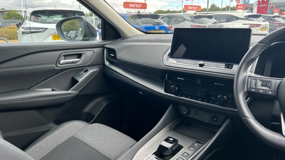 Nissan Qashqai 1.5 E-Power 205 N-Connecta [Glass Roof] 5dr Auto Hybrid Hatchback - Image 14