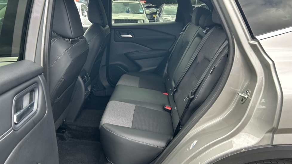 Nissan Qashqai 1.5 E-Power 205 N-Connecta [Glass Roof] 5dr Auto Hybrid Hatchback - Image 16