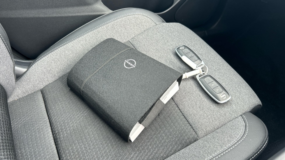 Nissan Qashqai 1.5 E-Power 205 N-Connecta [Glass Roof] 5dr Auto Hybrid Hatchback - Image 19
