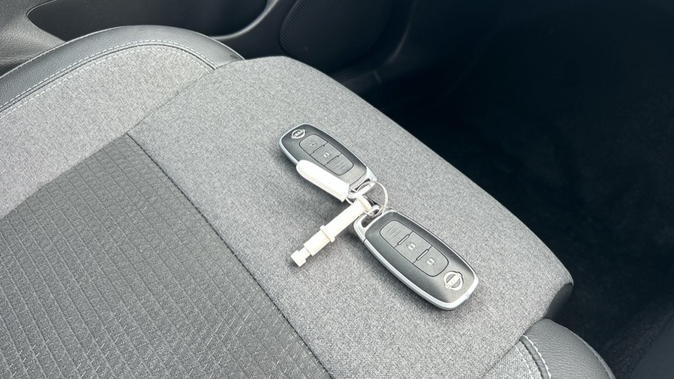 Nissan Qashqai 1.5 E-Power 205 N-Connecta [Glass Roof] 5dr Auto Hybrid Hatchback - Image 20
