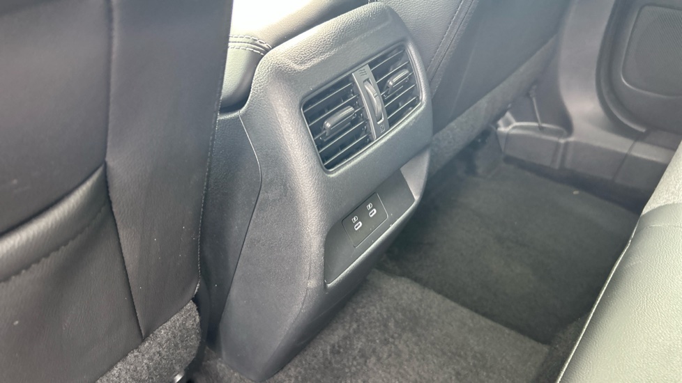 Nissan Qashqai 1.5 E-Power 205 N-Connecta [Glass Roof] 5dr Auto Hybrid Hatchback - Image 27