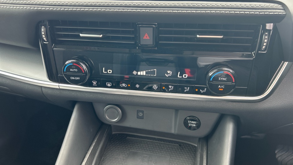 Nissan Qashqai 1.5 E-Power 205 N-Connecta [Glass Roof] 5dr Auto Hybrid Hatchback - Image 39