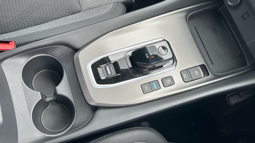 Nissan Qashqai 1.5 E-Power 205 N-Connecta [Glass Roof] 5dr Auto Hybrid Hatchback - Image 40