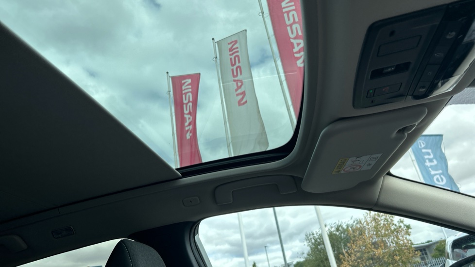 Nissan Qashqai 1.5 E-Power 205 N-Connecta [Glass Roof] 5dr Auto Hybrid Hatchback - Image 43
