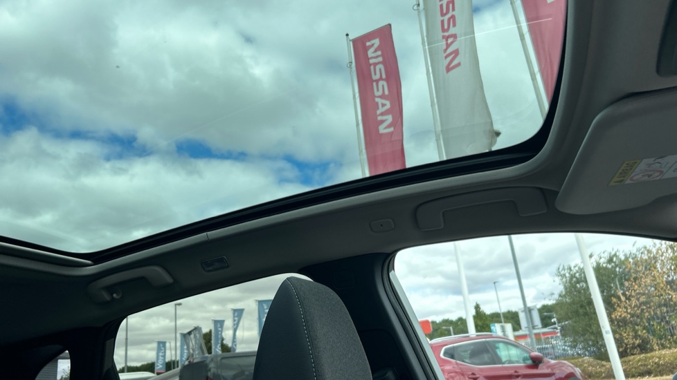 Nissan Qashqai 1.5 E-Power 205 N-Connecta [Glass Roof] 5dr Auto Hybrid Hatchback - Image 45