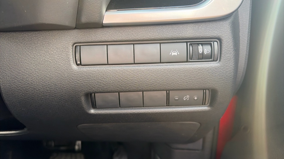 Nissan Qashqai 1.5 E-Power N-Connecta 5dr Auto Hybrid Hatchback - Image 26