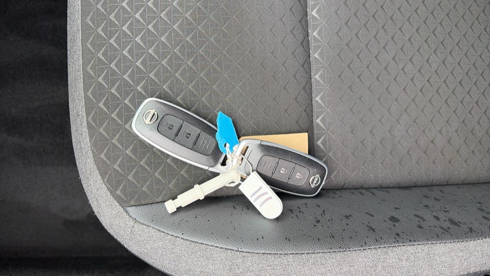 Nissan Juke 1.0 DiG-T N-Connecta 5dr Petrol Hatchback - Image 20