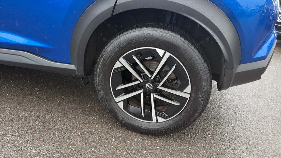 Nissan Juke 1.0 DiG-T N-Connecta 5dr Petrol Hatchback - Image 21
