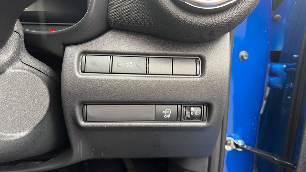 Nissan Juke 1.0 DiG-T N-Connecta 5dr Petrol Hatchback - Image 32