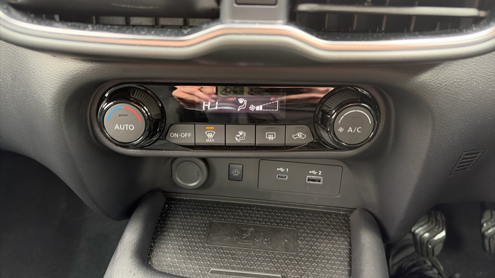 Nissan Juke 1.0 DiG-T N-Connecta 5dr Petrol Hatchback - Image 37