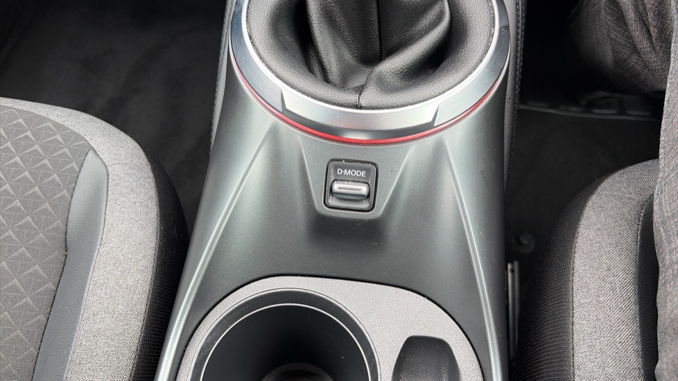 Nissan Juke 1.0 DiG-T N-Connecta 5dr Petrol Hatchback - Image 41